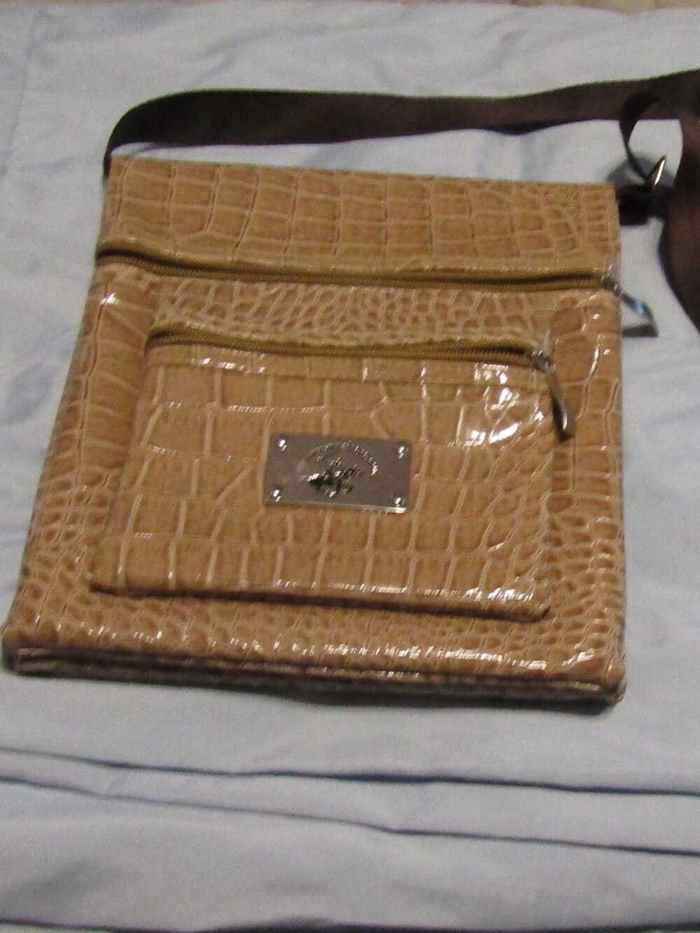 BEVERLY HILLS POLO C ROSSBODY EXPANDABLE PURSE Tan Textured Croc Pattern